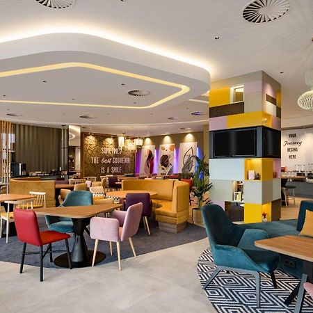 Hotel Hampton By Hilton Riga Airport Esterno foto