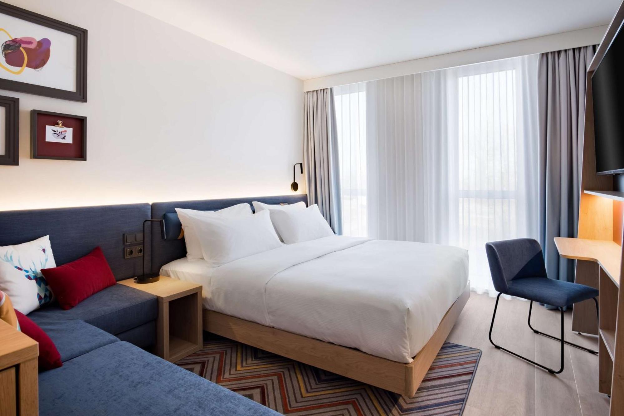 Hotel Hampton By Hilton Riga Airport Esterno foto