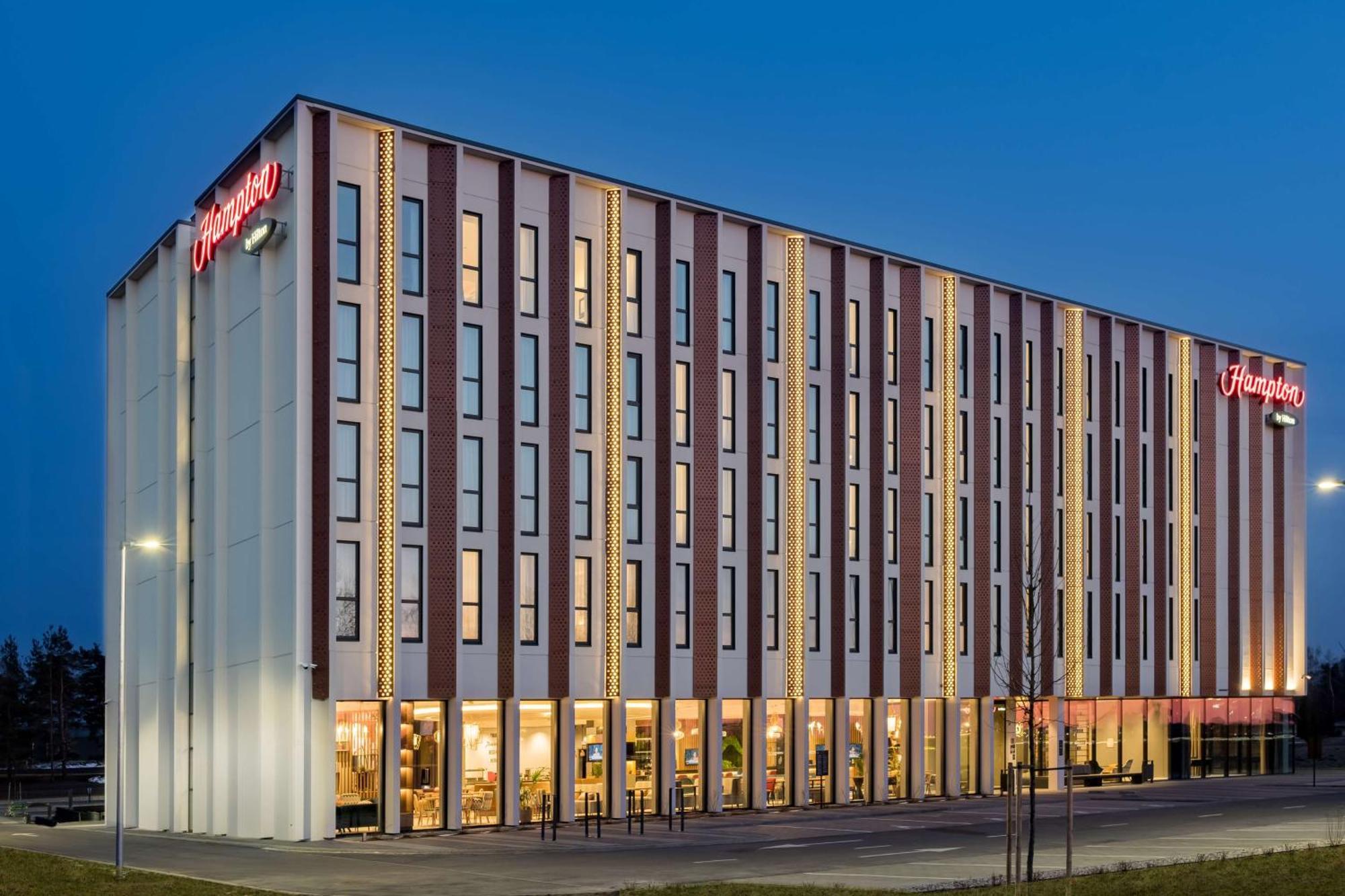 Hotel Hampton By Hilton Riga Airport Esterno foto